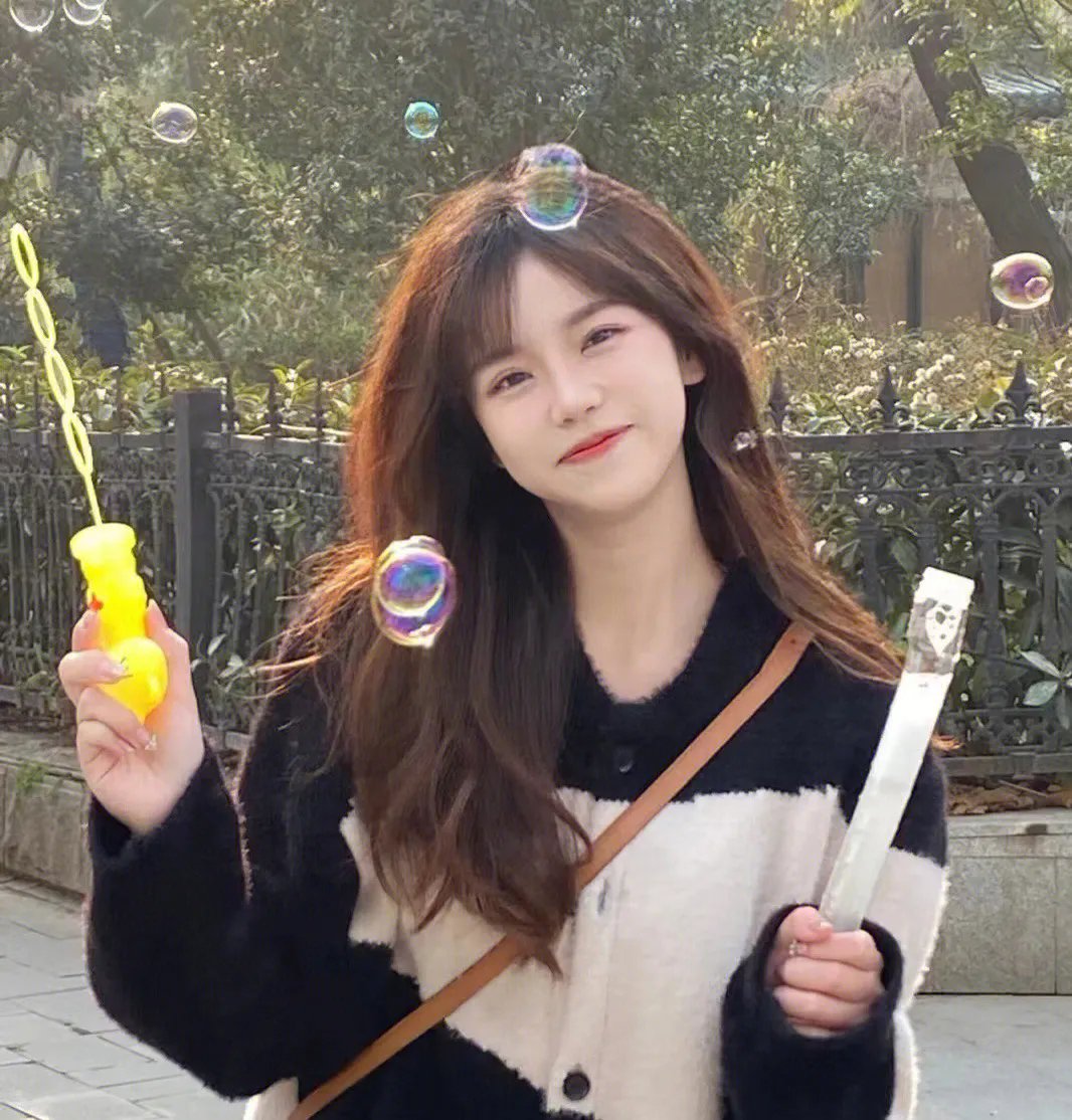 储物柜女孩